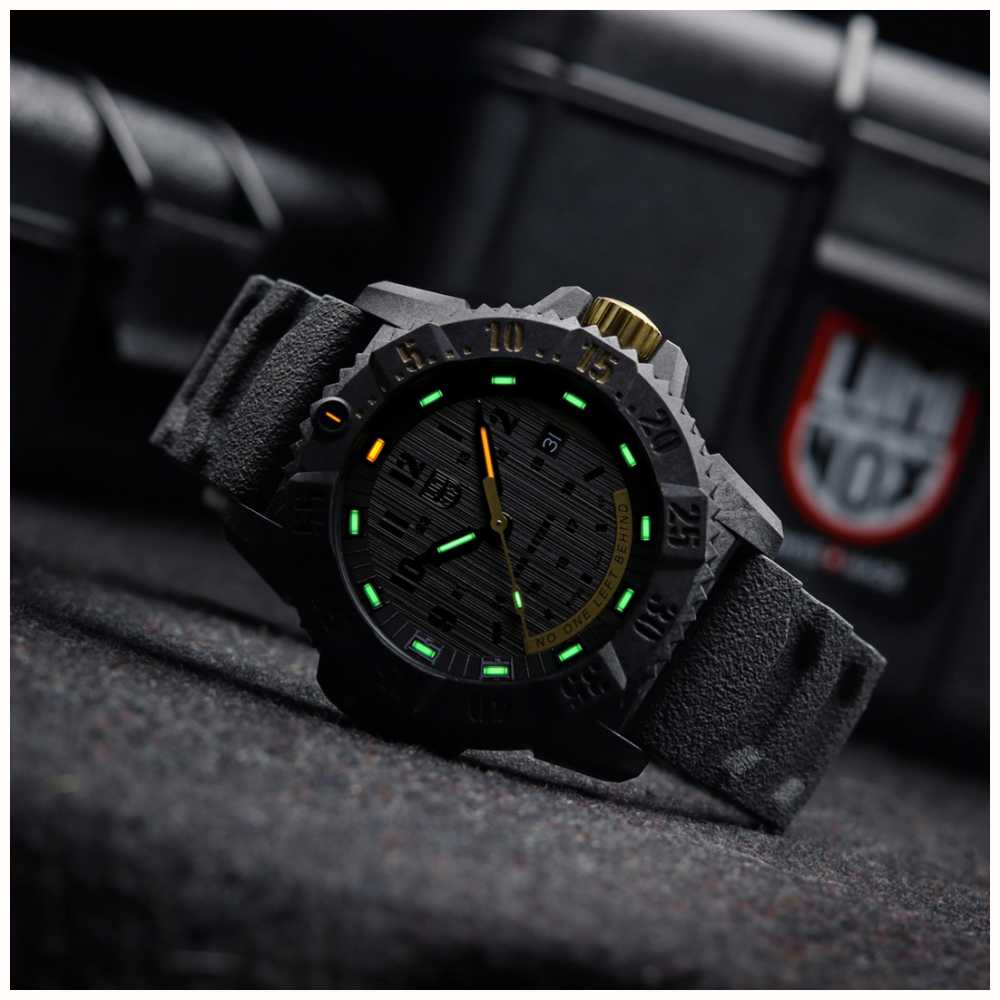 Luminox Master Carbon Seal 'No One Left Behind' 3800 Series XS.3805 ...