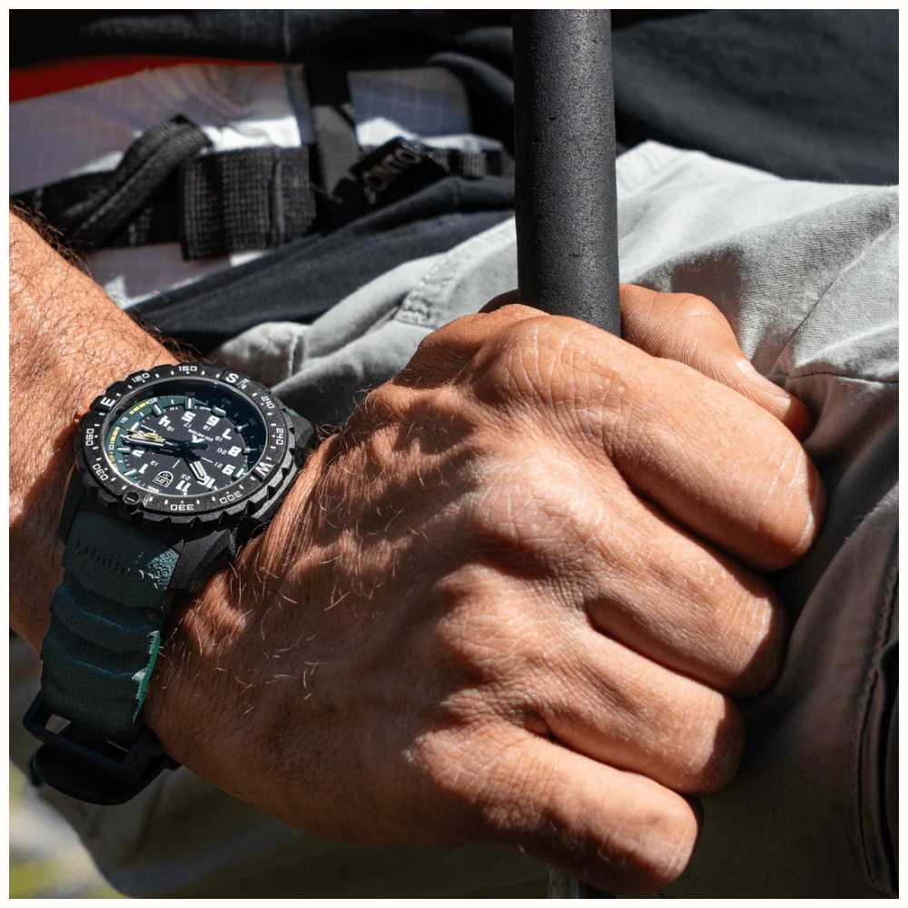 Luminox Bear Grylls Mountain CARBONOX™ (43mm) Black + Dark Green Dial ...