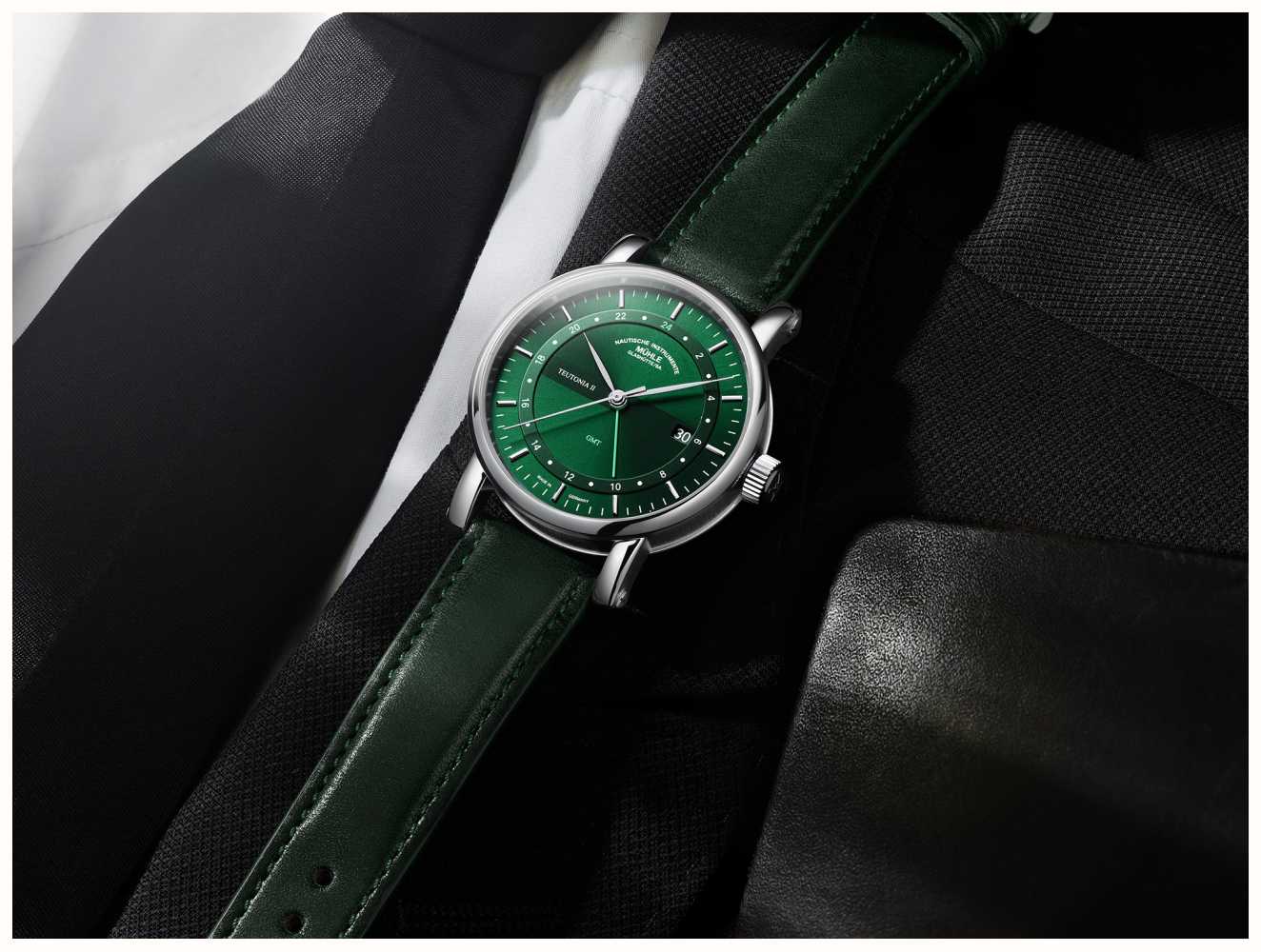 Mühle Glashütte Teutonia II GMT Automatic (41mm) Forest Green Sunray ...